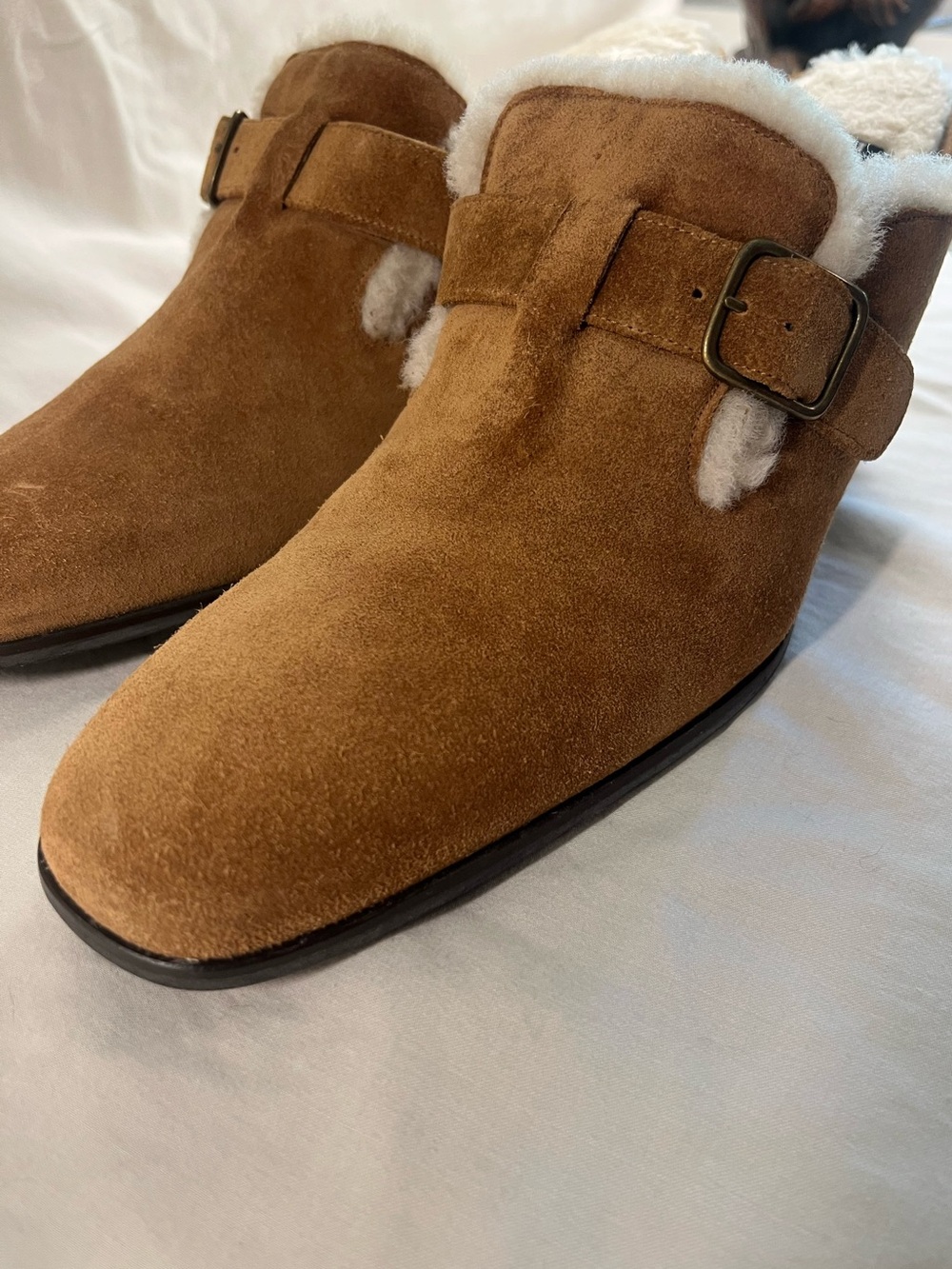 STUART WEITZMAN Light Brown Suede Block Heeled Clogs, Warm Sherpa Lining, 8A